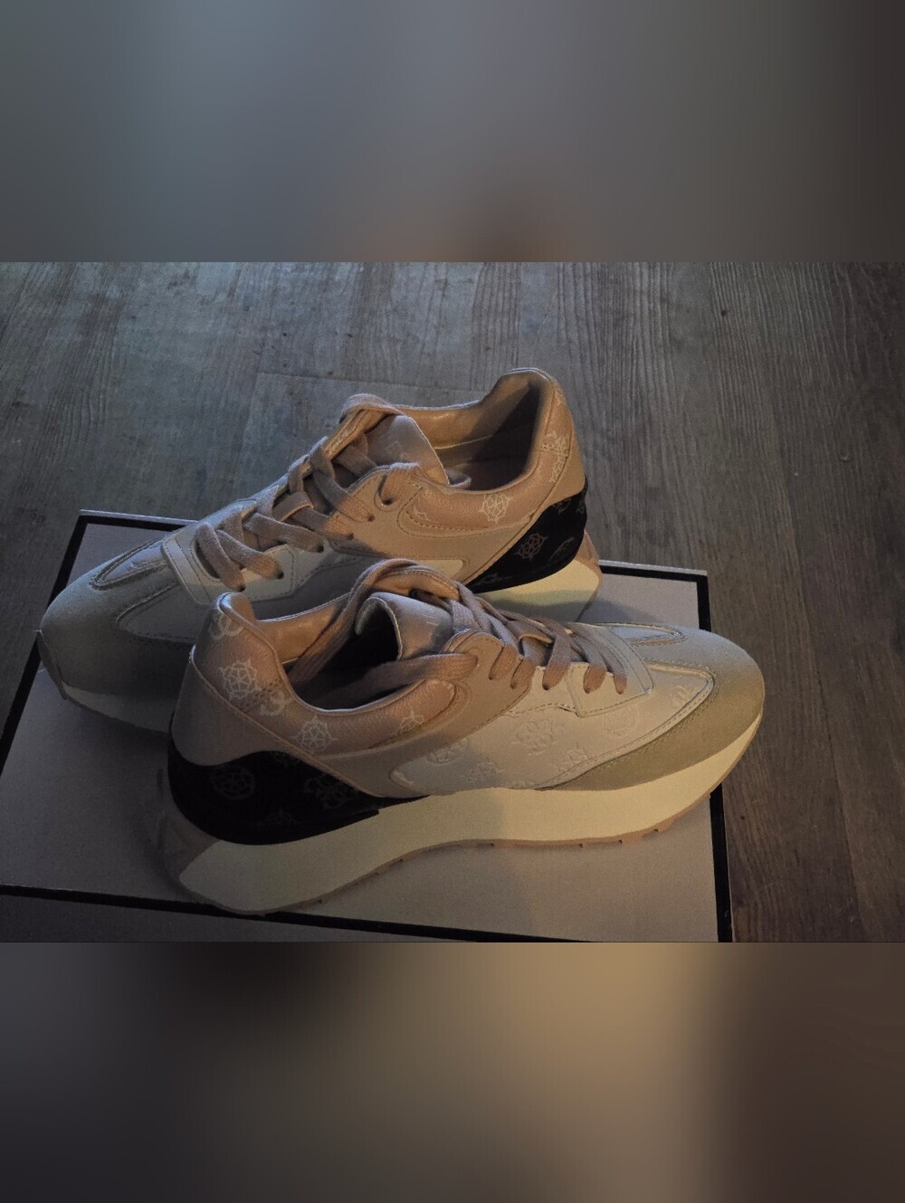 GUESS Luchia 3 Logo Sneakers โ White Multi โ 7.5 โ NEW IN BOX - Picture 2 of 10